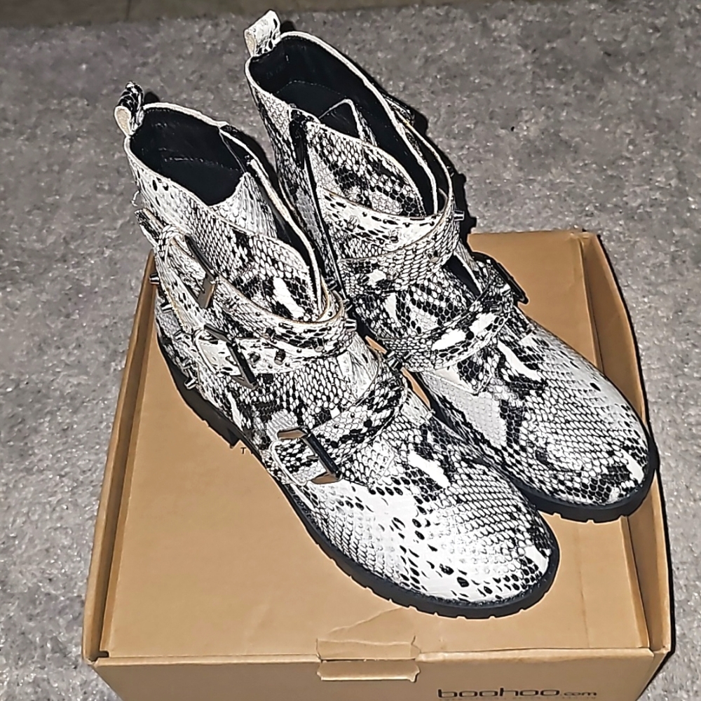 Boohoo Stud Snake Chunky Boots